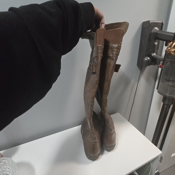 Tall boots - Picture 3 of 4